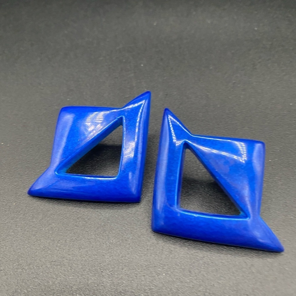 Steller 90s Vintage Mod Earrings in Bright Blue - Pierced